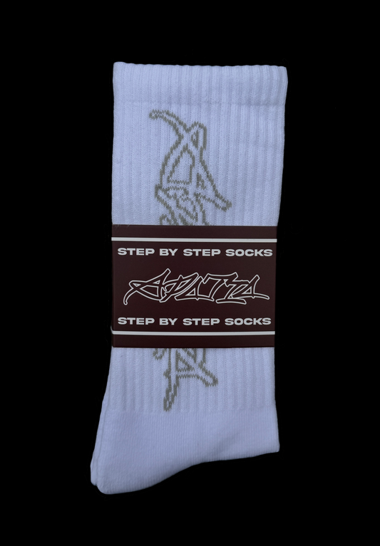 WHITE STEP BY STEP SOCKS